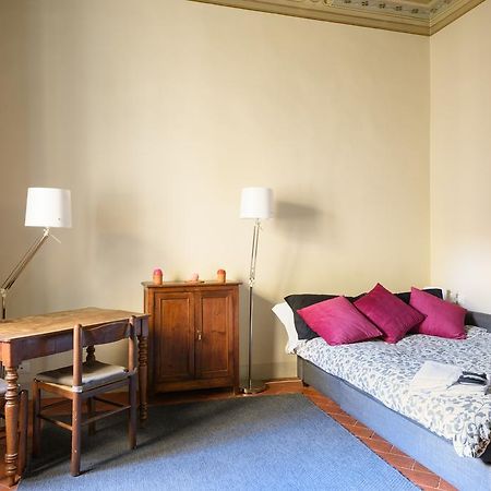 Servi Apartment Florens Exteriör bild