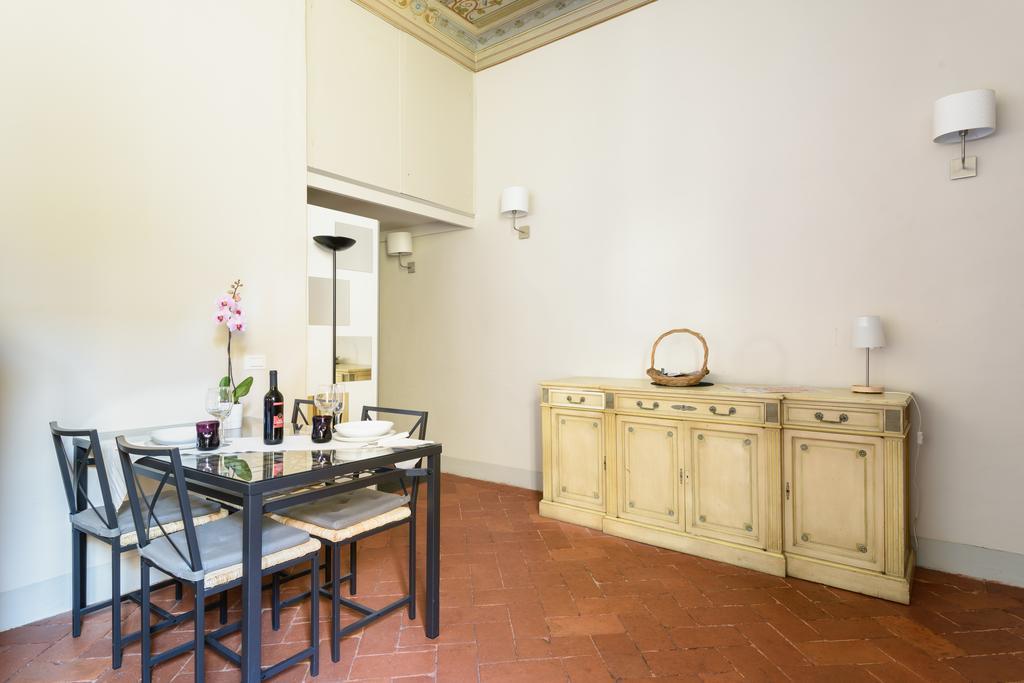 Servi Apartment Florens Exteriör bild