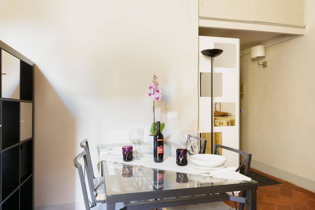 Servi Apartment Florens Exteriör bild