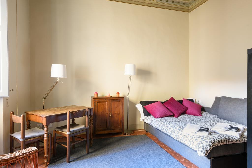 Servi Apartment Florens Exteriör bild
